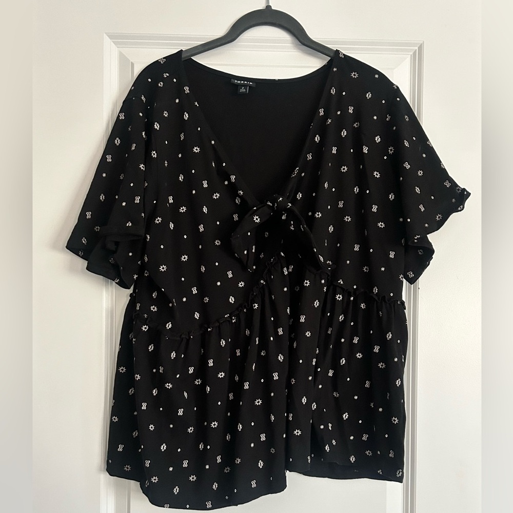 torrid | Jersey V-Neck Relaxed Tie Front | Black | 2